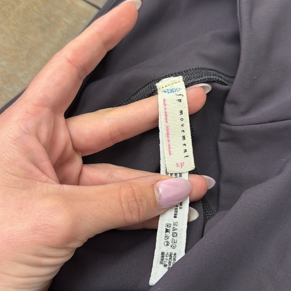 Revolve Movement Freestyle Rise Legging in Dark Purple
FREE PEOPLE - Picture 3 of 15